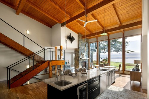 3300 Livesay Rd, Central Saanich, BC 