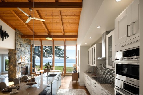 3300 Livesay Rd, Central Saanich, BC 