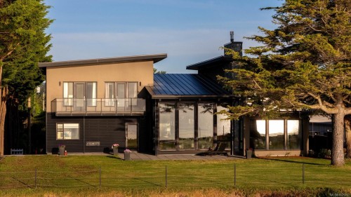 3300 Livesay Rd, Central Saanich, BC 