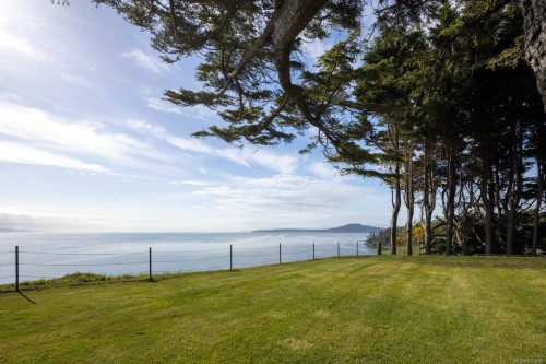 3300 Livesay Rd, Central Saanich, BC 