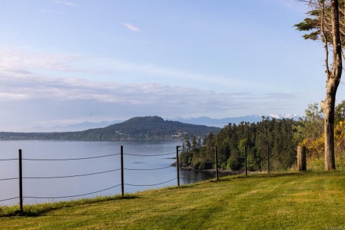 3300 Livesay Rd, Central Saanich, BC 