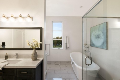 3300 Livesay Rd, Central Saanich, BC 