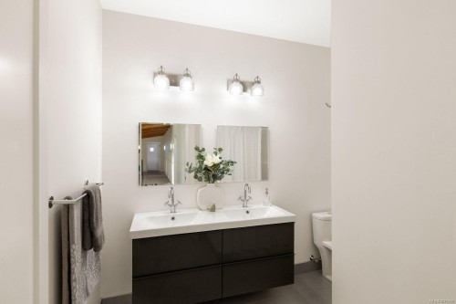 3300 Livesay Rd, Central Saanich, BC 