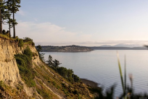 3300 Livesay Rd, Central Saanich, BC 