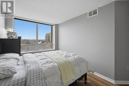 709 - 695 Richmond Street, London East (East F), ON - Indoor Photo Showing Bedroom