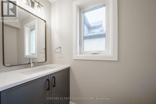 34 Postma Crescent, North Middlesex (Ailsa Craig), ON - Indoor Photo Showing Bathroom