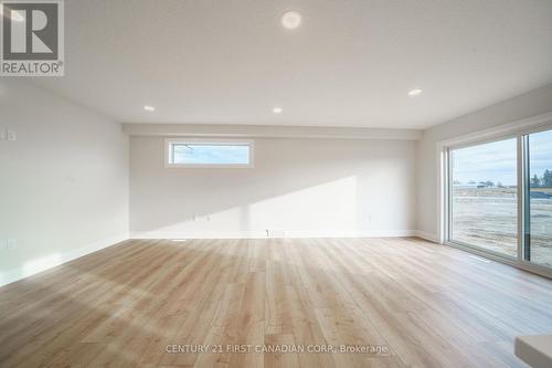 34 Postma Crescent, North Middlesex (Ailsa Craig), ON - Indoor