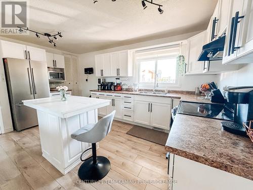 203 Roland Road, Temiskaming Shores (New Liskeard), ON - Indoor Photo Showing Kitchen