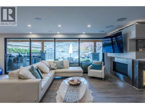 1362 Green Bay Road, West Kelowna, BC - Indoor Photo Showing Living Room With Fireplace