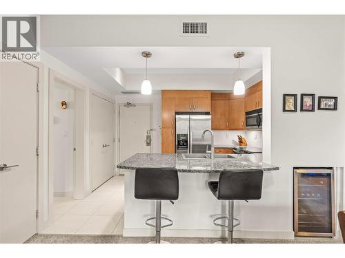 7343 Okanagan Landing Road Unit# 1112, Vernon, BC - Indoor Photo Showing Kitchen