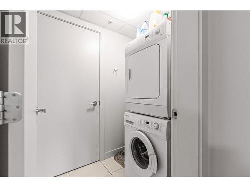 7343 Okanagan Landing Road Unit# 1112, Vernon, BC - Indoor Photo Showing Laundry Room