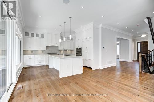 1344 Waverly Avenue, Oakville, ON - Indoor Photo Showing Kitchen With Upgraded Kitchen