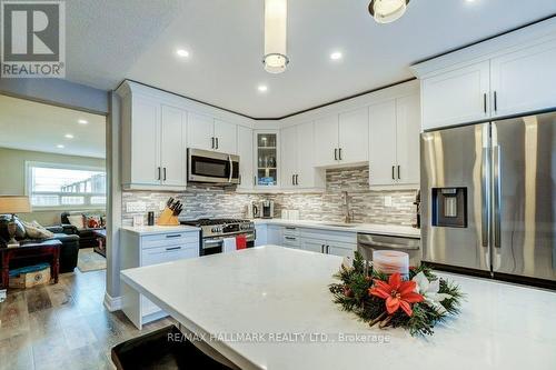 40 - 321 Blackthorn Street, Oshawa, ON - Indoor Photo Showing Kitchen With Stainless Steel Kitchen With Upgraded Kitchen