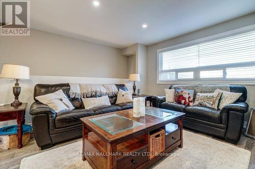 40 - 321 Blackthorn Street, Oshawa, ON - Indoor Photo Showing Living Room