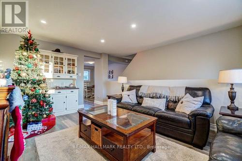 40 - 321 Blackthorn Street, Oshawa, ON - Indoor Photo Showing Living Room