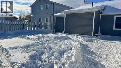 17 Third Avenue, Wawa, ON - Outdoor