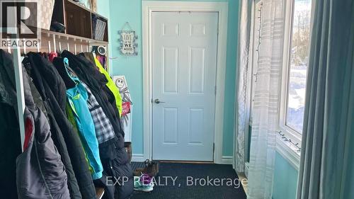 17 Third Avenue, Wawa, ON - Indoor