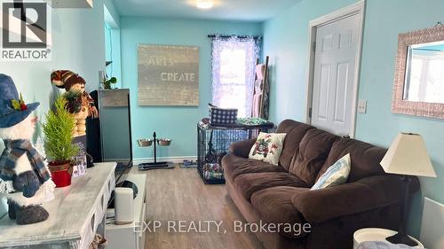 17 Third Avenue, Wawa, ON - Indoor