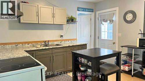 17 Third Avenue, Wawa, ON - Indoor Photo Showing Laundry Room