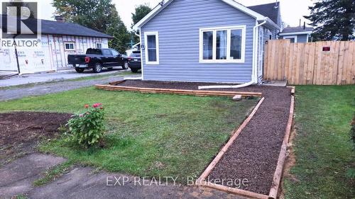 17 Third Avenue, Wawa, ON - Outdoor