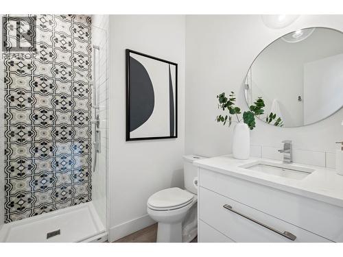 966 Fuller Avenue, Kelowna, BC - Indoor Photo Showing Bathroom