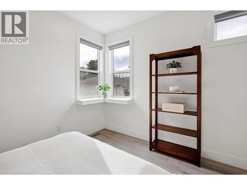 966 Fuller Avenue, Kelowna, BC - Indoor Photo Showing Other Room