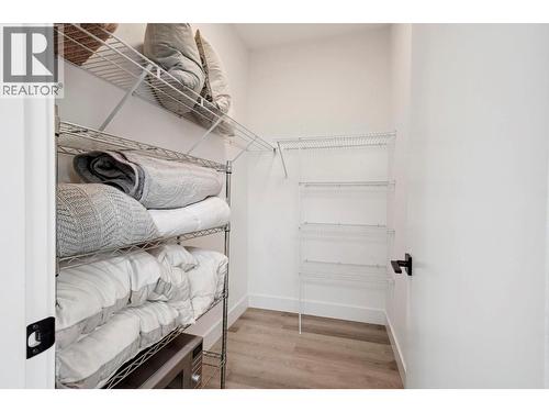 966 Fuller Avenue, Kelowna, BC - Indoor With Storage