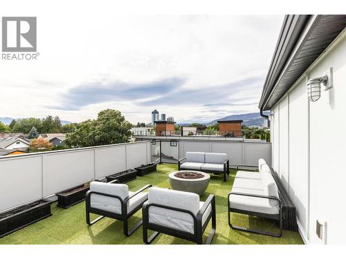 966 Fuller Avenue, Kelowna, BC - Outdoor With Deck Patio Veranda