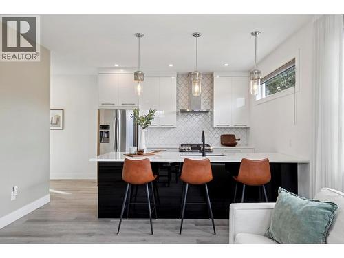 966 Fuller Avenue, Kelowna, BC - Indoor Photo Showing Kitchen With Double Sink With Upgraded Kitchen