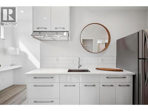 966 Fuller Avenue, Kelowna, BC - Indoor Photo Showing Other Room