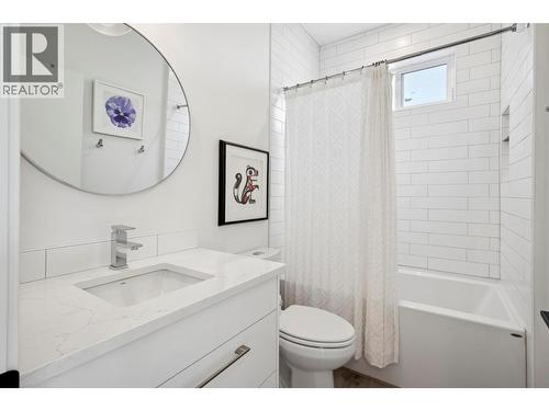 966 Fuller Avenue, Kelowna, BC - Indoor Photo Showing Bathroom