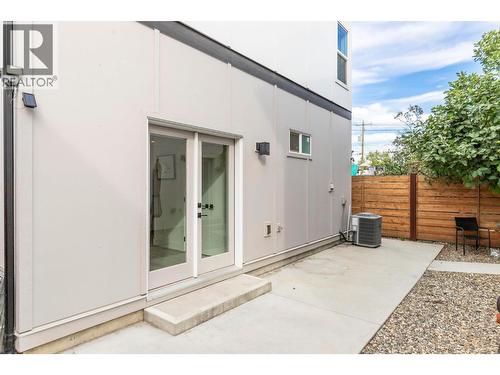 966 Fuller Avenue, Kelowna, BC - Outdoor With Exterior