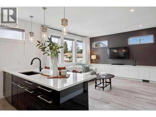 966 Fuller Avenue, Kelowna, BC - Indoor Photo Showing Other Room