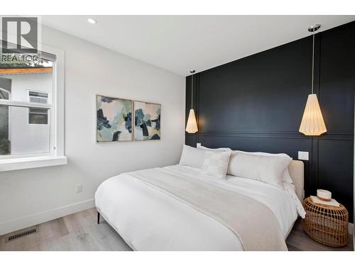 966 Fuller Avenue, Kelowna, BC - Indoor Photo Showing Bedroom