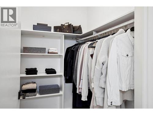 966 Fuller Avenue, Kelowna, BC - Indoor With Storage