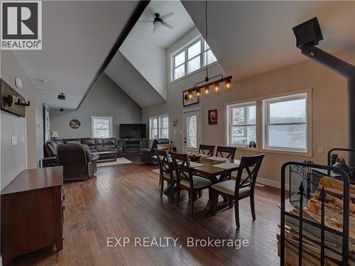 1168 C West Bay Road, Greater Sudbury, ON - Indoor Photo Showing Dining Room