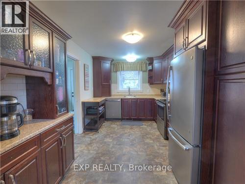 1168 C West Bay Road, Greater Sudbury, ON - Indoor Photo Showing Kitchen