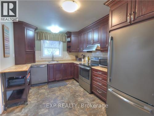 1168 C West Bay Road, Greater Sudbury, ON - Indoor Photo Showing Kitchen