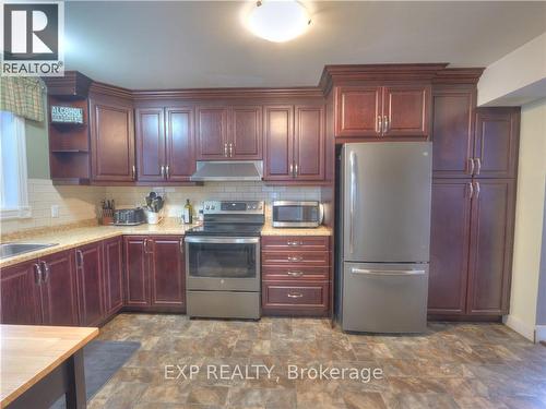 1168 C West Bay Road, Greater Sudbury, ON - Indoor Photo Showing Kitchen