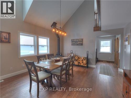 1168 C West Bay Road, Greater Sudbury, ON - Indoor Photo Showing Dining Room