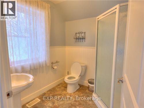 1168 C West Bay Road, Greater Sudbury, ON - Indoor Photo Showing Bathroom