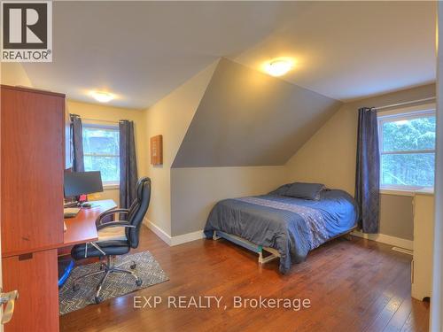 1168 C West Bay Road, Greater Sudbury, ON - Indoor Photo Showing Bedroom