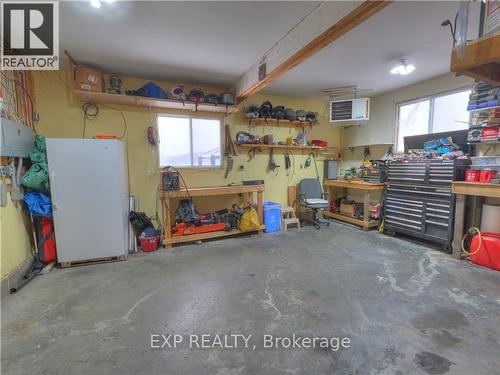 1168 C West Bay Road, Greater Sudbury, ON - Indoor Photo Showing Garage