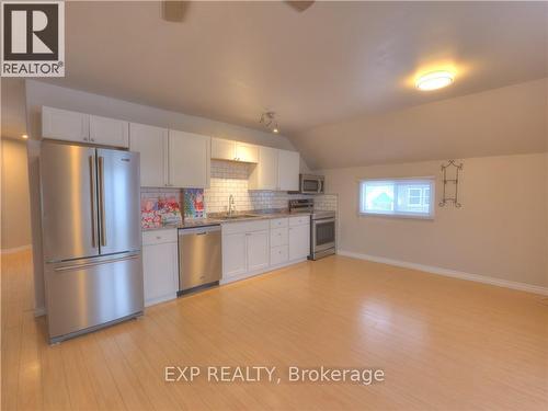 1168 C West Bay Road, Greater Sudbury, ON - Indoor Photo Showing Kitchen