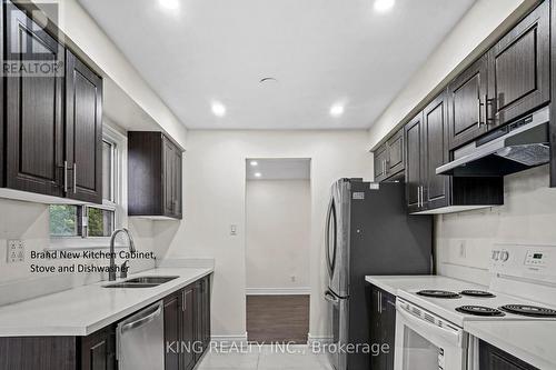 16 Wimbledon Court, Brampton, ON - Indoor Photo Showing Kitchen With Double Sink