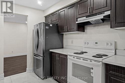 16 Wimbledon Court, Brampton, ON - Indoor Photo Showing Kitchen