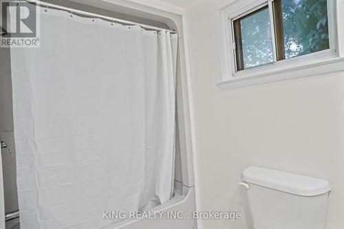 16 Wimbledon Court, Brampton, ON - Indoor Photo Showing Bathroom