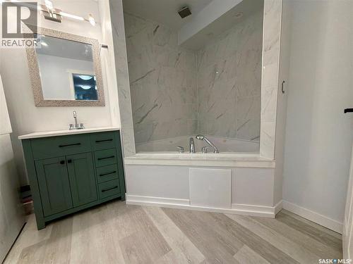 5120 Dewdney Avenue, Regina, SK - Indoor Photo Showing Bathroom