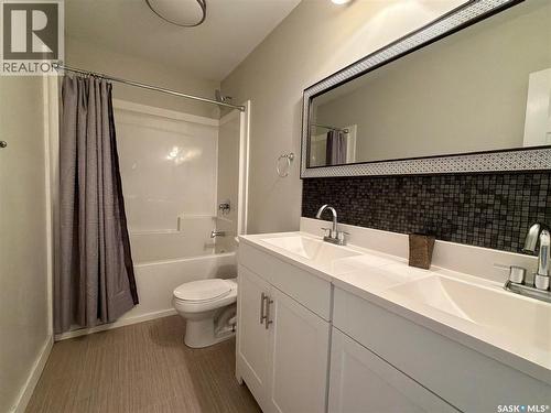 5120 Dewdney Avenue, Regina, SK - Indoor Photo Showing Bathroom