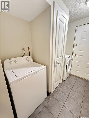 344 Battleford Trail, Swift Current, SK - Indoor Photo Showing Laundry Room